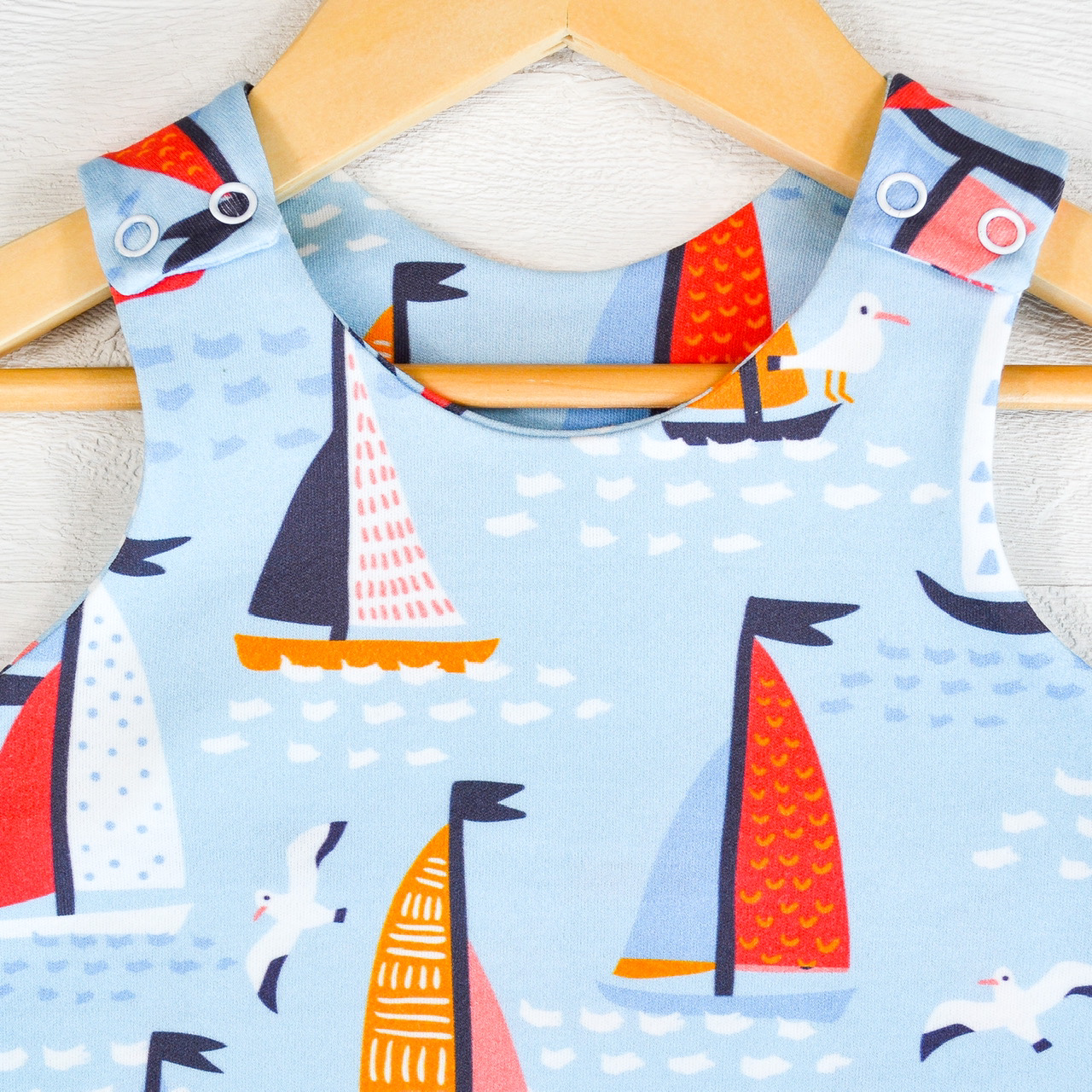 6B0EE7C8-C9FB-47AB-A7D1-5C0602798EC6